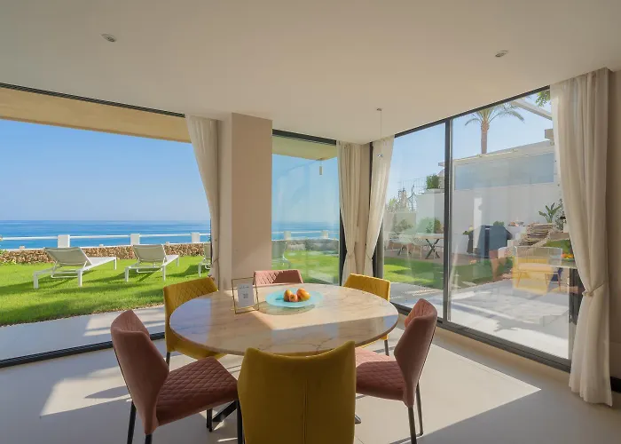 Seaside Tranquility And Urban Luxury - Stylish Duplex In Torremolinos W Jacuzzi