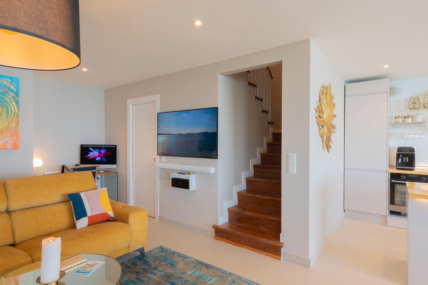 Seaside Tranquility And Urban Luxury - Stylish Duplex In W Jacuzzi