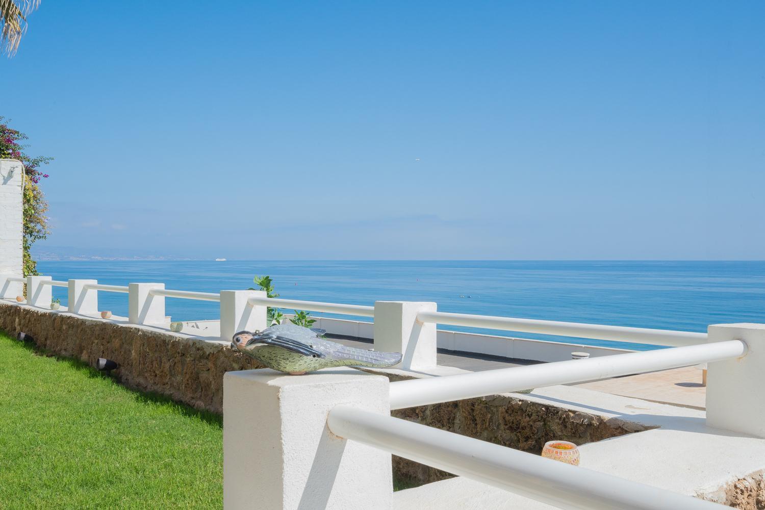 Seaside Tranquility And Urban Luxury - Stylish Duplex In W Jacuzzi Appartement