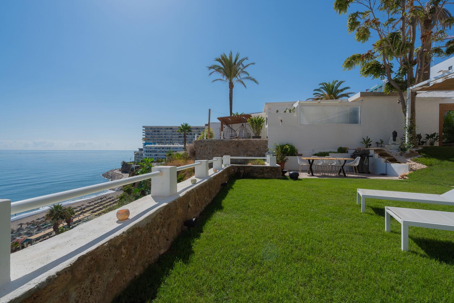 Appartement Seaside Tranquility And Urban Luxury - Stylish Duplex In W Jacuzzi Torremolinos