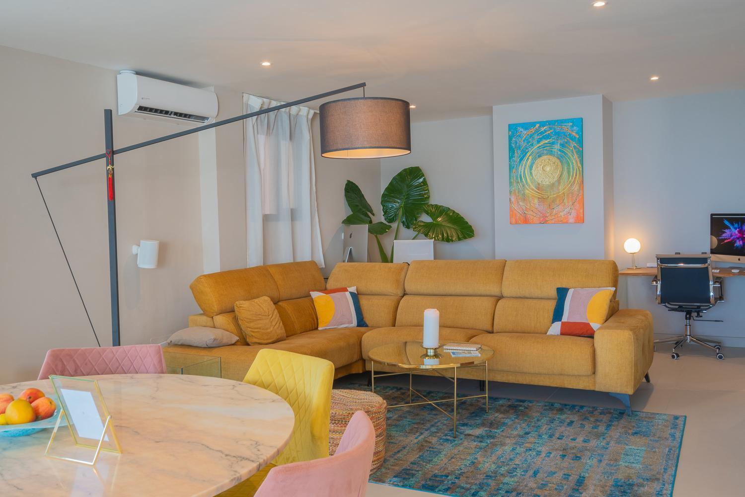Seaside Tranquility And Urban Luxury - Stylish Duplex In W Jacuzzi Appartement Torremolinos