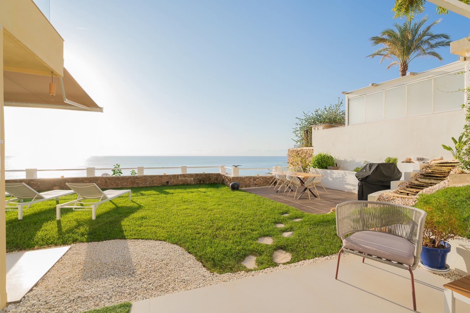 Seaside Tranquility And Urban Luxury - Stylish Duplex In W Jacuzzi Appartement *