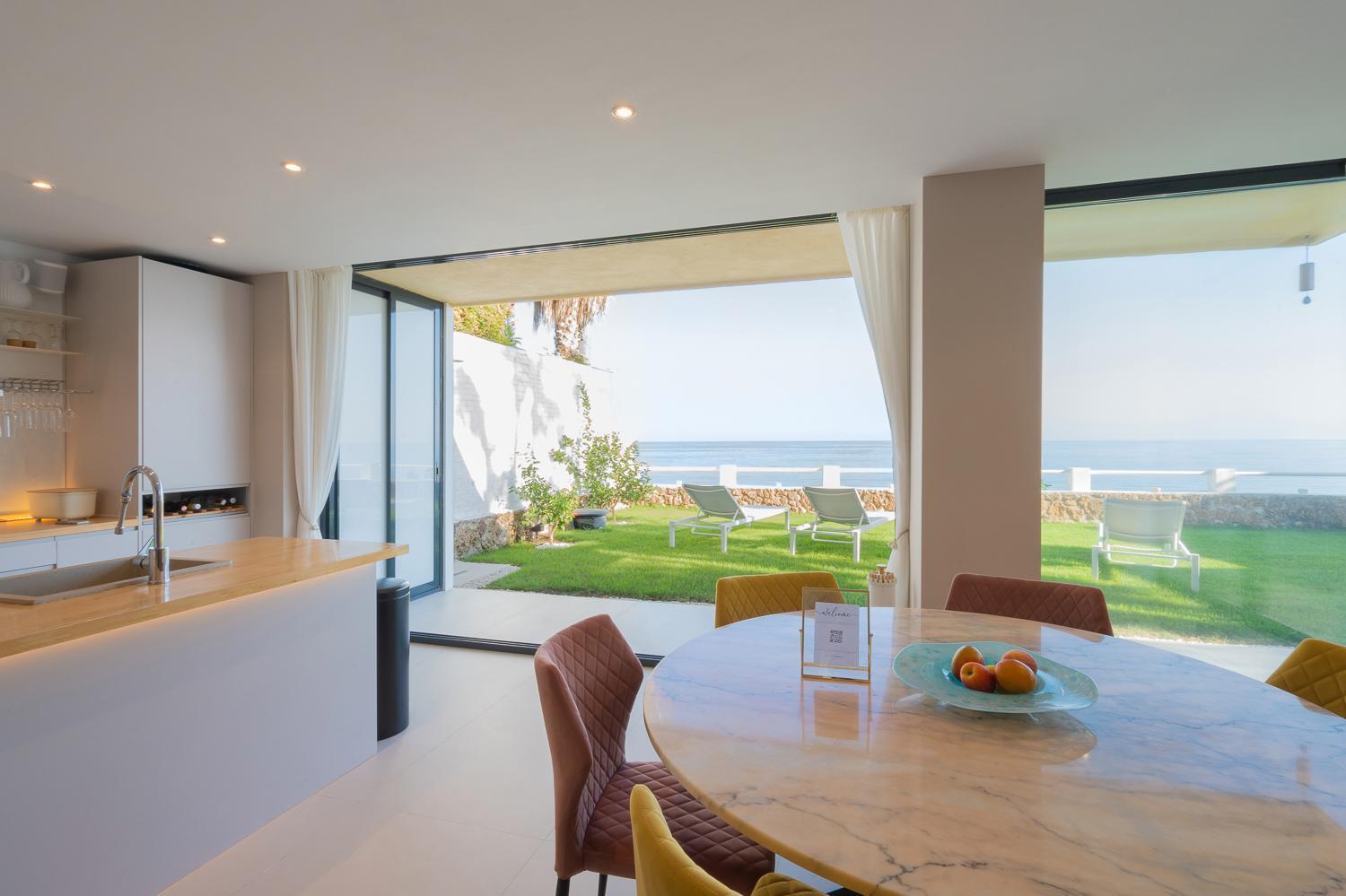 Seaside Tranquility And Urban Luxury - Stylish Duplex In W Jacuzzi Appartement *